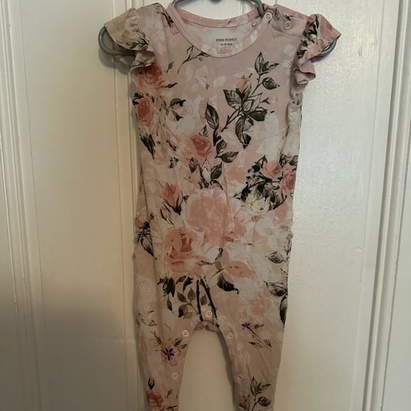 Posh Peanut Ruffled onesie. Beautiful print. Size 12-18 months - Picture 1 of 4